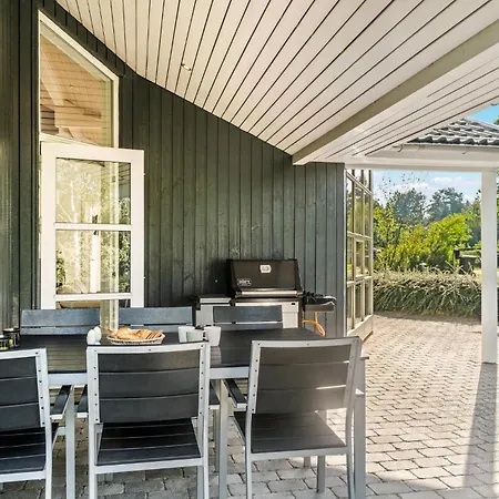 Beautiful Home In Ebeltoft With Sauna